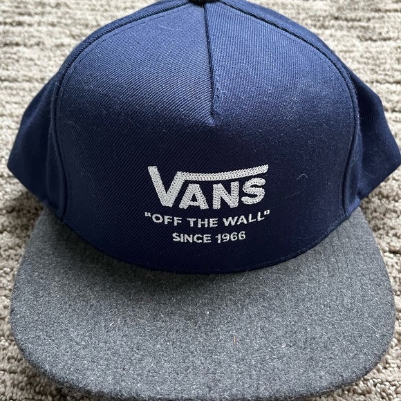 NWT. Van’s SnapBack Hat - Picture 4 of 5
